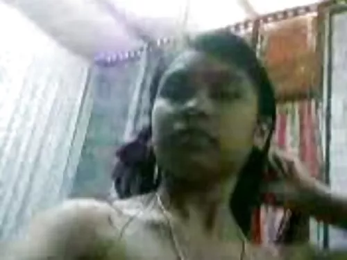 धेरै टपलेस केटीहरू ए ...