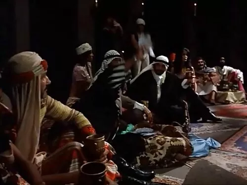 शरारती जोसिलो श्यामल ...